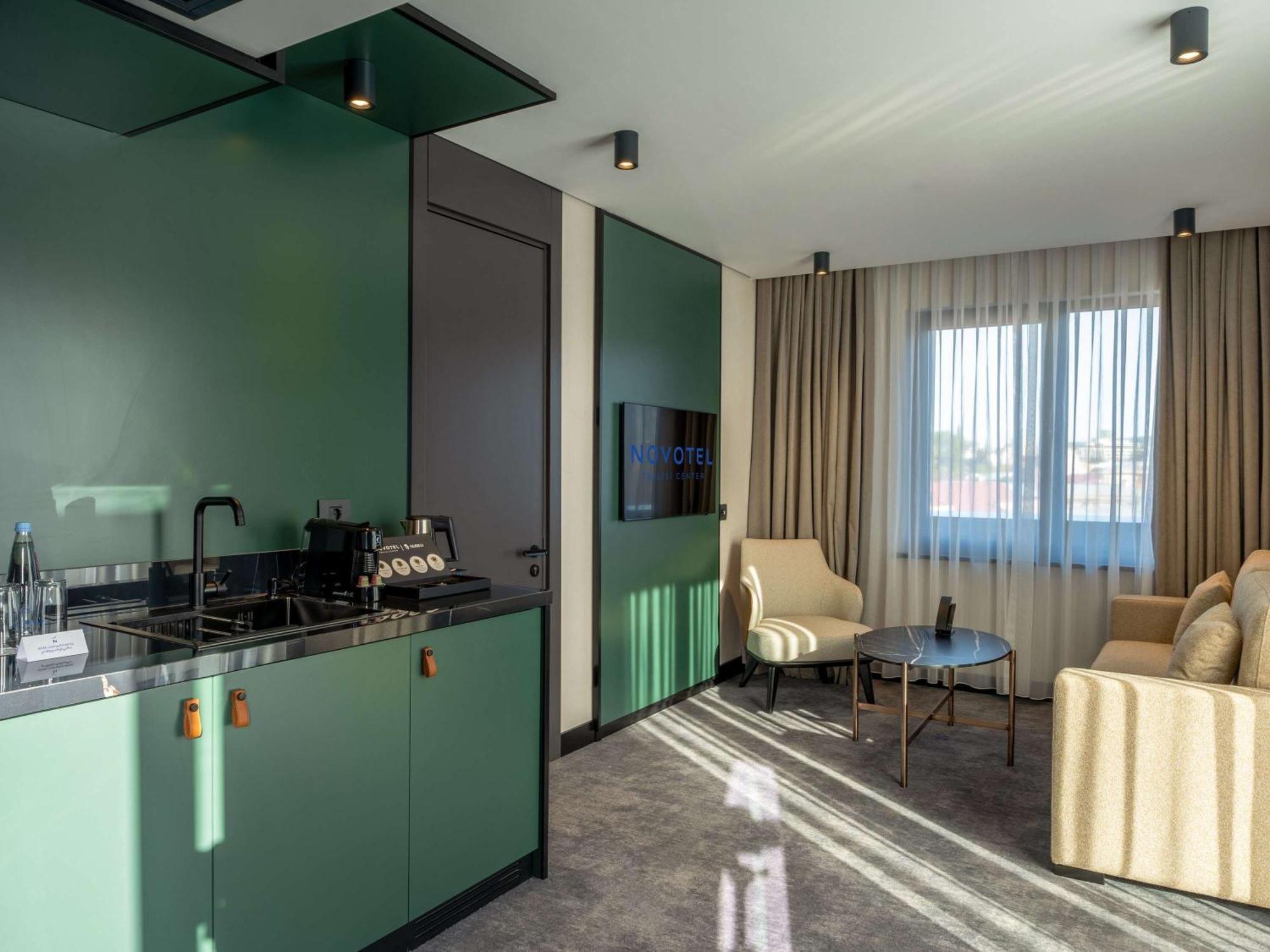 Novotel Tbilisi Center Екстер'єр фото