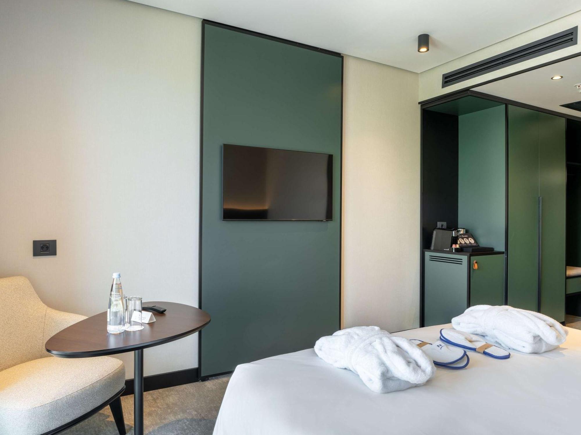 Novotel Tbilisi Center Екстер'єр фото