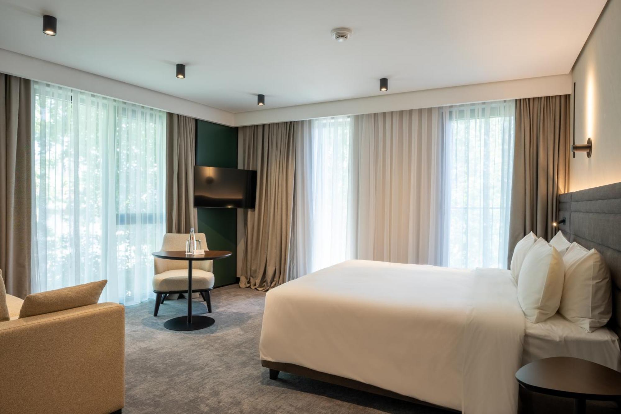 Novotel Tbilisi Center Екстер'єр фото
