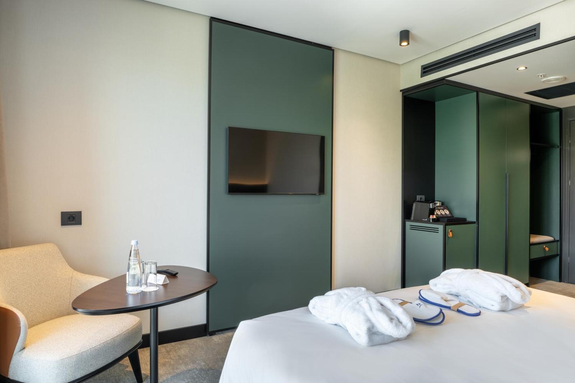 Novotel Tbilisi Center Екстер'єр фото